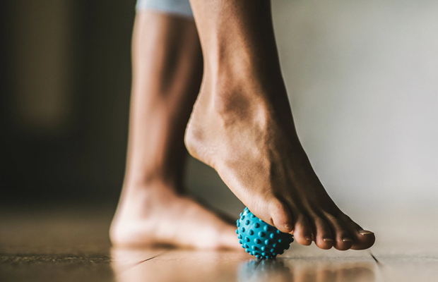 Cách massage toàn thân - massage lòng bàn chân