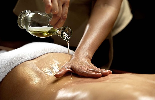 Dầu massage- con bài tẩy của massage trị liệu