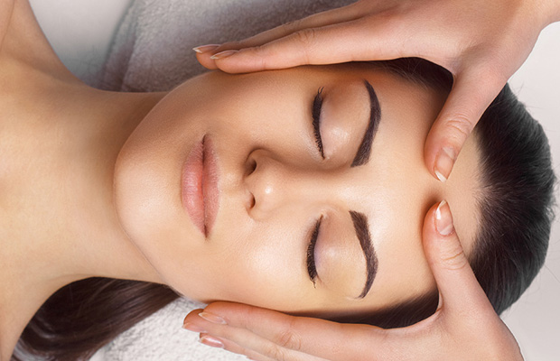 Hướng dẫn massage mặt làm giảm áp lực vùng xoang