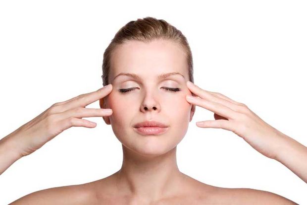 cách massage cho mắt to hơn hiệu quả