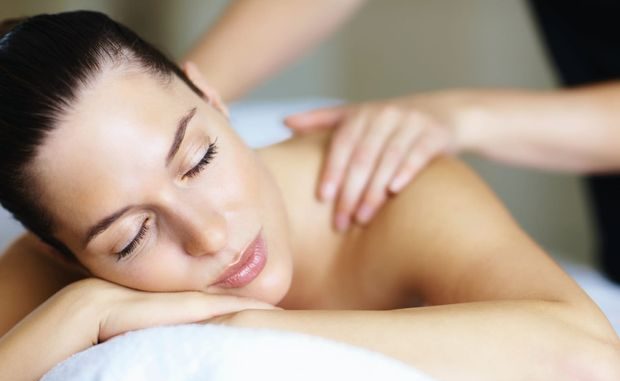 cách massage mặt chuyên nghiệp uy tín chuẩn spa